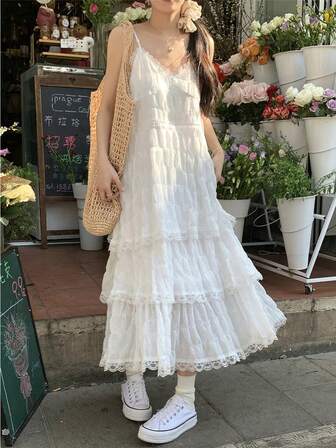 화이트 스파게티 스트랩 드레스, 휴양지 스타일 레이어드 러플 헴 드레스