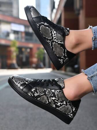 Versatile Women Sports Shoes For Party, Dance, Street Running, Unique Snake Skin Design Casual Shoes; Men's Lightweight Casual Sneakers, New Black Flat Sports Shoes Suitable For Couple Matching, Autumn