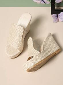 Women Plus Size Silver Wedge Heel Platform Sandals, Casual Gold Glitter Retro Beach Slip-On Sandals, Fashionable Elegant European Style Flat Sandals - Beige - View 4