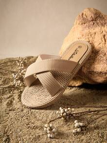 Tropiscape 女士交叉时尚百搭软底休闲沙滩拖鞋，夏季度假氛围，休闲海滩秋季圣诞节冬季圣诞礼物 - 卡其色 - 查看 2