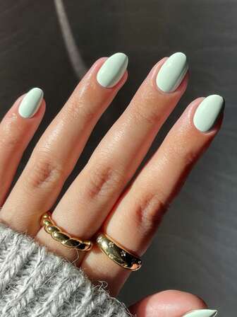 28片/套椭圆形薄荷绿亮面美甲贴纸，提升您的时尚品味！这款美甲贴纸套装包含马卡龙糖果色和薄荷绿两种颜色，采用全覆盖设计。内含1支果冻胶和1把指甲锉，适合女性和女孩日常工作、学习和聚会使用。必备美甲护理产品。