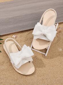 1 par de sandalias planas blancas para niñas y niños pequeños de talla grande con decoración de lazo de malla, cierre elástico de dedo cerrado, cómodas y antideslizantes, sandalias romanas de playa adorables, adecuadas para niñas de 3 a 15 años, nuevos lanzamientos de primavera/verano