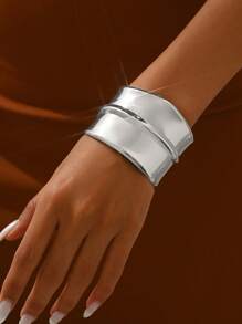 1pc Stylish Vintage Exaggerated High-End Metallic Silver Bangle, Suitable For Daily Wear For Women