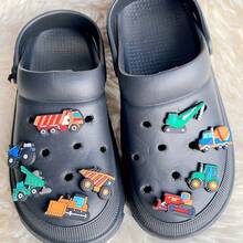 12 piezas Encantos de zapato de la serie de automóviles caprichosos - Encantos de decoración de zapatos para zuecos, jigs, diapositivas de burbujas, sandalias - Camión de bomberos, vehículo de ingeniería, accesorios de PVC de colores para automóviles para hombres y mujeres, alfileres de zapato, encantos de automóviles, regalo perfecto de Navidad, cumpleaños, recuerdos de fiesta, suministros de manualidades DIY - Multicolor - Ver 5
