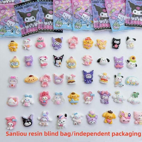 Sanrio 30/10pcs Cute Sanrio Hello Kitty Surprise Blind Bag, Small Gift Blind Box Prize Mini Simulation Cartoon Miniature Ornament, Suitable For Dollhouse, Aquarium, Interior Decoration, Birthday Gift, Valentine's Day Gift, Party Gift (Random Style)