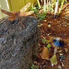 1 Pc Elegant Naturally Rusted Metal Dragonfly Garden Statue, Decorative Art Style With Intricate Swirl Design, Rustic Outdoor Sculpture For Mother's/Father's Day, Durable Ground Mounted Home & Garden Decor, No Battery Required, Manually Shaped