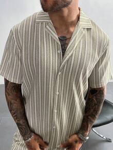 Camisa casual de vacaciones para hombres, adecuada para viajes a la playa, con textura de jacquard de punto de crochet a rayas verticales multicolor en estilo bohemio, de manga corta, para vacaciones casuales en estilo INS - Multicolor - Ver 7