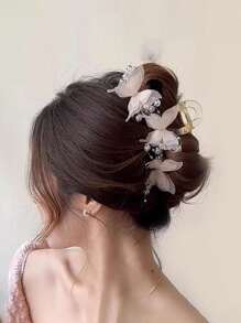 1pc Oversized Rhinestone & Faux Pearl Decor Butterfly Hair Claw Clip, Cute And Sweet Hair Accessory For Everyday Casual Wear, Parties And Gatherings, Pink Color Hair Clips Hair Jaw Clip Hair Clamps Hair Clutch Hair Catcher Clip Fall Winter Hair Accessories For Women For Vacation Outfits Woman