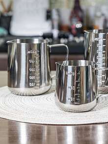 304不锈钢咖啡拉花杯 不锈钢拉花罐 奶泡杯 尖头杯 花式压花奶罐 专业拉花神器带刻度 拉花杯 奶泡杯 奶壶 卡布奇诺拿铁 拉花杯 奶茶搅拌杯 盎司杯咖啡 (1个) 适合日常居家使用 咖啡拉花初学者和老手 办公室 咖啡厅 酒店 厨房 餐厅 奶茶店等 返校季