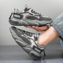 2025 Neuankömmling modische koreanische Stil Sneaker mit niedrigem Schaft, weiche Sohle Laufschuhe