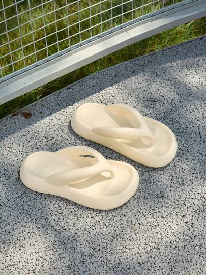 女士白色厚底人字拖，时尚拖鞋采用 EVA 材质，舒适柔软防滑，适合夏季