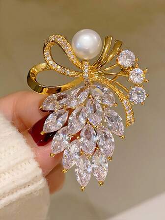 1pc Elegant And Luxurious Women's Faux Pearl Floral Brooch, Exquisite Zinc Alloy Design, Fashionable Multi-Functional Accessory, Perfect For Dresses, Evening Gowns, Suits, And Qipao, Clasp, Ideal Gift School Office Accessories Shirts Jacket Jewelry Christmas Halloween Clothes Pin Funny Cute Teacher Gifts