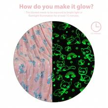 1pc Cute Glow-In-The-Dark Flannel Blanket With Pink Kitten Print, Soft & Adorable Kitten Design, Great Gift For Girls And Boys Birthday