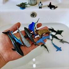 22 件海洋动物雕像 - 22 件史前海洋生物 - 7 件深海鱼，手绘逼真迷你令人难以置信的海洋生物玩具，适合儿童，鲨鱼、鲸鱼、海豚、企鹅、海象、海狮、沙丁鱼、海星、蝠鲼、海牛等海洋动物模型，适合男孩女孩，很棒的洗澡玩具生日蛋糕装饰模型教育学校项目派对礼物玩具圣诞礼物