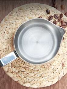 304不锈钢咖啡拉花杯 不锈钢拉花罐 奶泡杯 尖头杯 花式压花奶罐 专业拉花神器带刻度 拉花杯 奶泡杯 奶壶 卡布奇诺拿铁 拉花杯 奶茶搅拌杯 盎司杯咖啡 (1个) 适合日常居家使用 咖啡拉花初学者和老手 办公室 咖啡厅 酒店 厨房 餐厅 奶茶店等 返校季