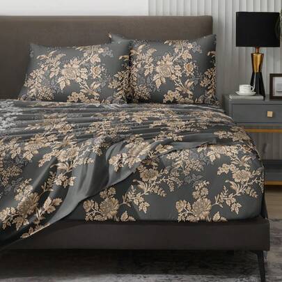 4pcs Vintage Floral & Plant Pattern Bedding Set, Includes 1 Fitted Sheet, 1 Flat Sheet And 2 Pillowcases (Pillow Insert Not Included). Luxury Fitted Sheet Set, Available In Sizes: Super King, King, Queen, Twin. Deep Pocket Fitted Sheet Design Fits Up To 11.8 Inches. Soft & Breathable, Wrinkle-Resistant, Enhances Sleep Quality. Luxurious Hotel Style.