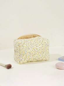 1pc Women's Personalized Quilted Ditsy Floral Cosmetic Bag, Portable Travel Toiletry Organizer, Large Capacity Embroidered Customized Beauty Bag, Soft Multi-Functional Storage Pouch, Ins Style Octagonal Letter Bag, High-Quality Bridesmaid Gift, Suitable For Daily Use, Gift For Family, Friends, Mother, Partner, Mother's Day, Valentine's Day, Nurse Day, Teacher's Day, Christmas, Anniversary, Birthday, High School Senior High School Students, College Students, University Students, Freshman, Sophomore, Underclassmen