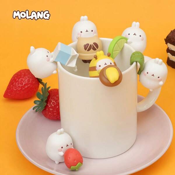 Molang 1 pieza aleatoria de muñeca de fruta Kawaii genuina en caja ciega, figura sorpresa misteriosa, colgante de taza, mini muñeca de dibujos animados, adorno lindo de anime y dibujos animados de 5.5-7cm/2.17-2.76 pulgadas