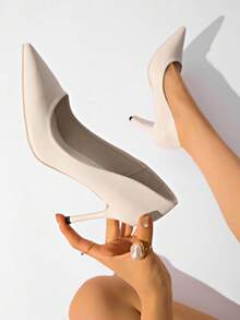 女士米色哑光皮革8.5厘米细高跟尖头浅口性感派对夜店时尚婚礼通勤日常高跟鞋，优雅