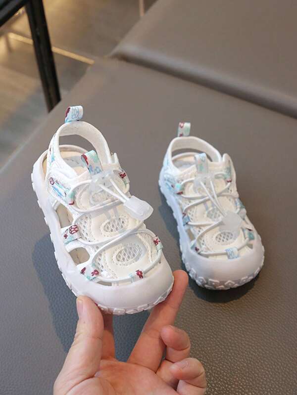 Sandali sportivi per bambini, nuovi sandali estivi chiusi sulla punta anti-calcio per bambini, scarpe da passeggio per bambine, sandali da spiaggia con design traforato
