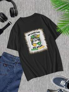 Camiseta de fútbol con moño desordenado verde y dorado para hombre y mujer - Ropa para el día del partido - ¡Muestra el espíritu de tu equipo! Perfecta para la temporada de fútbol - Negro - Ver 1