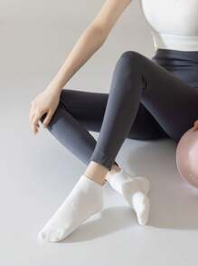 2/3/5 paires Chaussettes de yoga de couleur unie pour femmes, chaussettes antidérapantes avec adhérence pour le Pilates, pour l'exercice, l'hôpital, la salle de gym