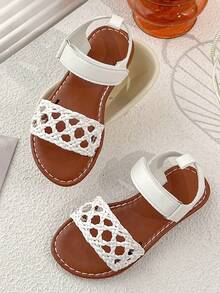 1 Pair Of White Woven Sandals Specially Designed For Girls Aged 3 To 12. The Upper Of The Sandals Features Exquisite Weaving Techniques, Presenting A Simple Yet Fashionable Look. The White Upper And Brown Sole Form A Classic Combination, Presenting A Fresh And Natural Look. - Brown - View 6