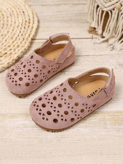 新款镂空舒适简约时尚平底一脚蹬男童女童鞋，适合春夏季日常穿着