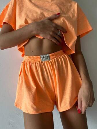 2 件女式新款微透明柔软舒适休闲运动沙滩套头衫圆领短袖侧开衩阔腿短裤套装，适合家居服