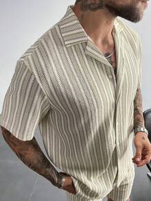 Camisa casual de vacaciones para hombres, adecuada para viajes a la playa, con textura de jacquard de punto de crochet a rayas verticales multicolor en estilo bohemio, de manga corta, para vacaciones casuales en estilo INS - Multicolor - Ver 6