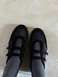 1双女士优雅简约轻便舒适可爱时尚芭蕾平底鞋，2025新款休闲通勤法式复古镂空防滑柔软运动玛丽珍鞋 - 黑色 - 查看 5