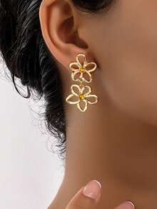 1 Pair Metal Petal Type Dangle Earrings - Yellow Gold - View 1