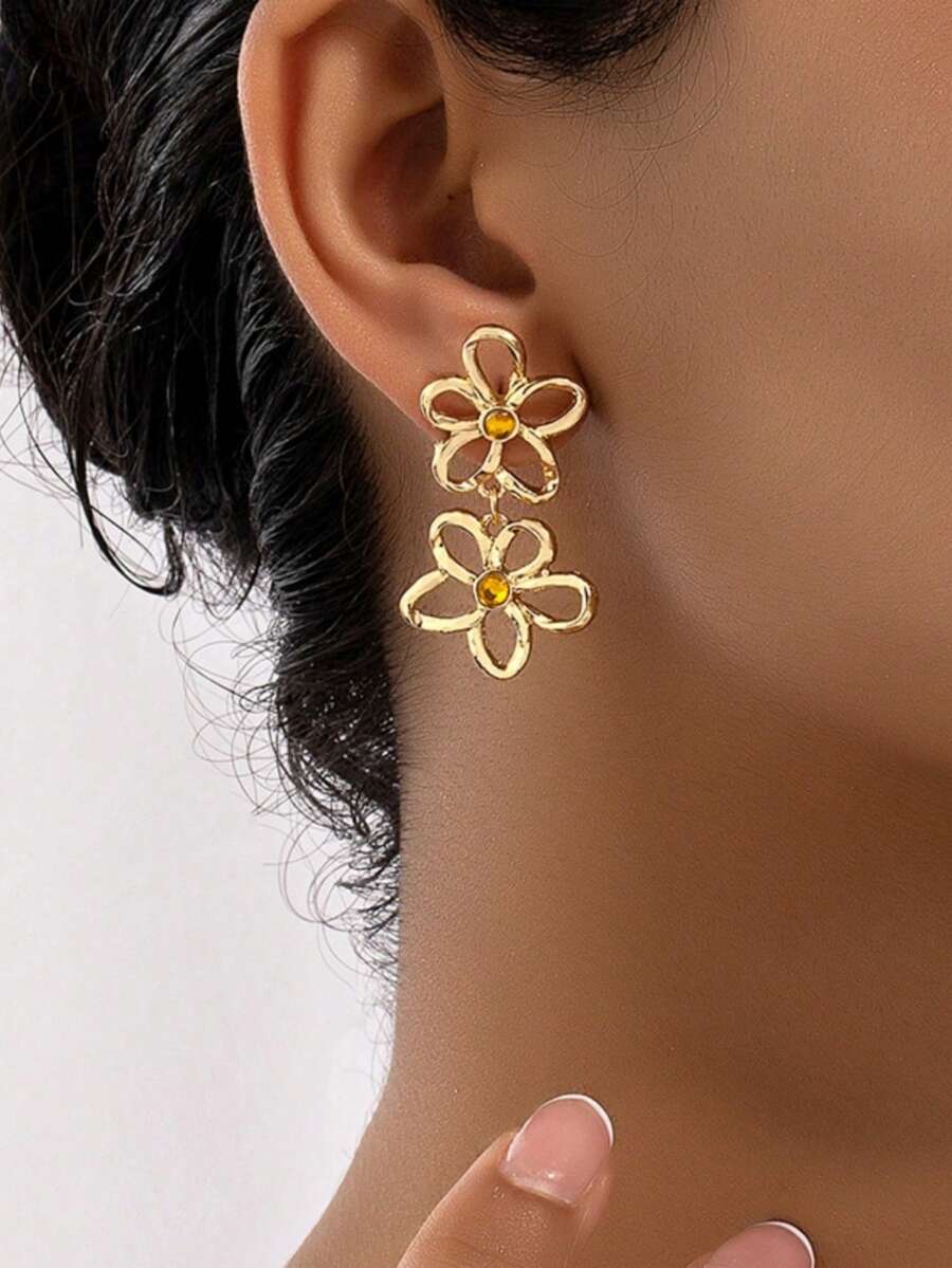 1 Pair Metal Petal Type Dangle Earrings - Yellow Gold - View 1