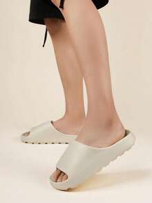 Geeignet für Sport Outdoor und Hausgebrauch, haben ein starkes Gefühl für etwas Trittiges und einen dicken EVA-Sandalenboden