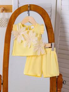 2 件装女婴时尚花卉褶皱无袖上衣和纯色短裤套装，夏季 - 黃色 - 查看 1