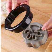 1pc Cat Paw Shaped Sandwich Mold DIY Baking Tool, Cat Paw Toast Maker, Kitchen Tool, Bread - Black - View 4