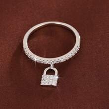 1 pieza Anillo de dama elegante con forma de cerradura decorado con zirconia artificial