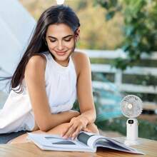 Ventilador de mano mini de verano, con tres formas de usar: se puede sostener con la mano, colocar sobre la mesa o colgar alrededor del cuello. Con batería recargable incorporada, adecuado para viajes, campamentos, fiestas, un regalo especial.