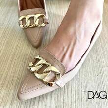 Sapatilha Feminina Carolina Bico Afinado Corrente Três Elos | Pele Areia – leve, neutra, casual, facil, Sapatilha bico fino