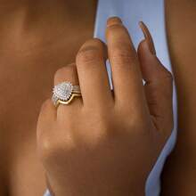 Set de 2 anillos de moda para mujer, anillos de aleación con lustrosa circonita cristalina decorada con corazón, adecuado para el Día de San Valentín, vacaciones, trayecto, citas, fiestas, bodas, compromisos, regalo para esposa, novia, madre, aniversario, Año Nuevo, todas las temporadas