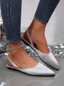 女士银色尖头一脚蹬平底鞋，缎面鞋面松紧带休闲鞋，优雅性感镂空设计，适合春夏季