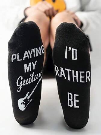 1 Pair Men's Black & White Letter & Football Pattern Crew Socks, Fashion Casual Sports Socks For Basketball, Football, Daily Wear, Soft & Comfortable Moisture-Wicking