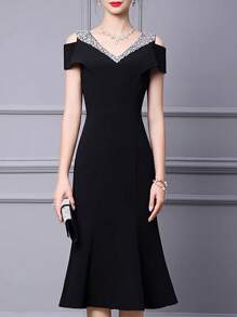 Vestido de fiesta negro con espalda descubierta, de corte sirena, de longitud media y elegante. Prenda formal para mujer con cuello en V, con un ligero estiramiento, detalles de diamantes en el frente, cremallera en la espalda. Adecuado para todas las estaciones y ocasiones como diario, casual, boda, cena, fiesta, compromiso, ceremonia, banquete, social, vacaciones, cumpleaños.