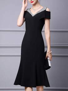 Vestido de fiesta negro con espalda descubierta, de corte sirena, de longitud media y elegante. Prenda formal para mujer con cuello en V, con un ligero estiramiento, detalles de diamantes en el frente, cremallera en la espalda. Adecuado para todas las estaciones y ocasiones como diario, casual, boda, cena, fiesta, compromiso, ceremonia, banquete, social, vacaciones, cumpleaños.