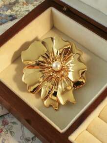 1pc Elegant Metal Flower Brooch With Faux Pearl Center, Fashionable & Sexy, Suitable For Formal Events Or Everyday Wear