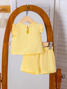 2 件装女婴时尚花卉褶皱无袖上衣和纯色短裤套装，夏季 - 黃色 - 查看 2
