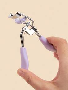 一套带梳子和替换垫的睫毛夹，不锈钢手动睫毛夹，专业美容工具，便携式睫毛夹，配有方便更换的替换垫，经久耐用，适合家庭和商业用途（紫色），化妆，便宜，房间装饰，梳妆台，旅行，卧室，化妆配件，睫毛夹，便宜，圣诞礼物，化妆，化妆工具，便宜货，礼物，女士礼物，圣诞礼物，赠品，旅行，便宜货，旅行必备 - 淡紫色 - 查看 2