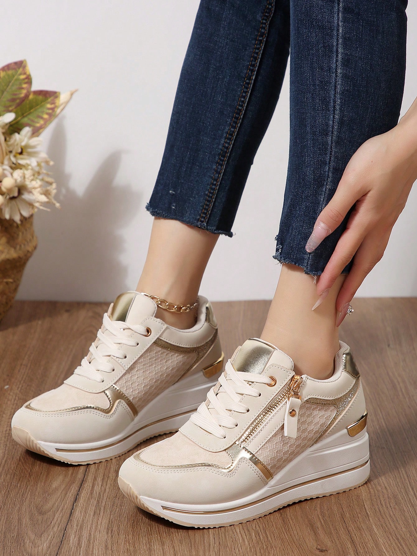 أحذية رياضية للنساء مطبوعة بالبريق للاستخدام الخار...