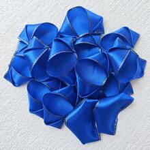 50 pezzi Kit semi-finito di petali di rosa in nastro di raso con bordo dorato, fiori eterni, materiali fai-da-te per bouquet, idea regalo artigianale per matrimoni, vacanze, compleanni, feste, lauree, decorazioni natalizie per la casa e regali di Natale