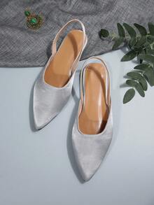 女士银色尖头一脚蹬平底鞋，缎面鞋面松紧带休闲鞋，优雅性感镂空设计，适合春夏季